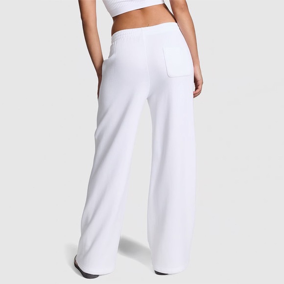 VICTORIA’S SECRET • PINK Ivy-Fleece Wide-Leg Sweatpants Optic White - Picture 3 of 6